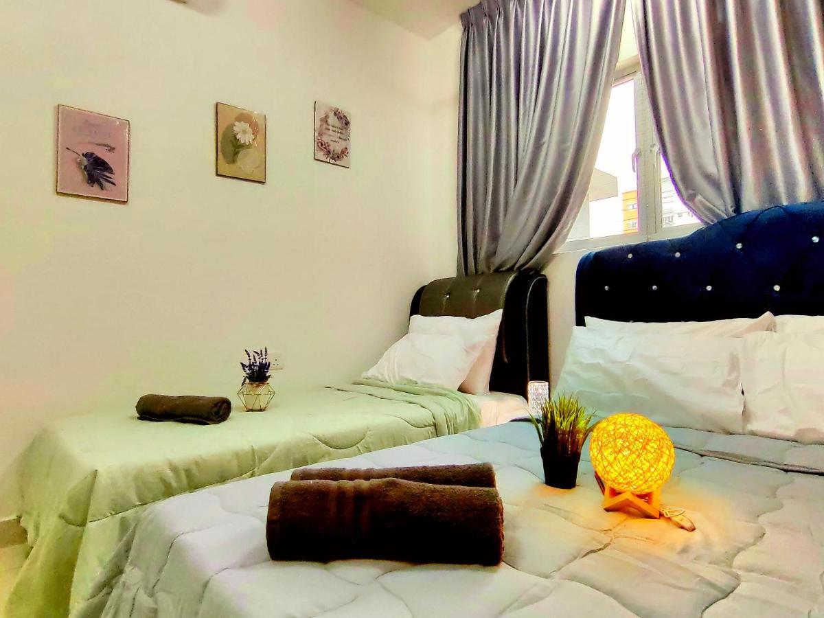 Alanis Residence 7 Pax @ Sepang Klia Kota Warisan Exterior photo