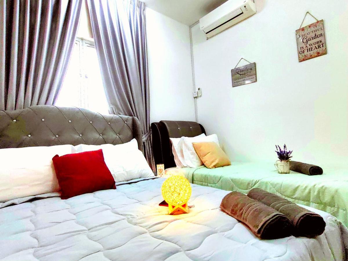 Alanis Residence 7 Pax @ Sepang Klia Kota Warisan Exterior photo