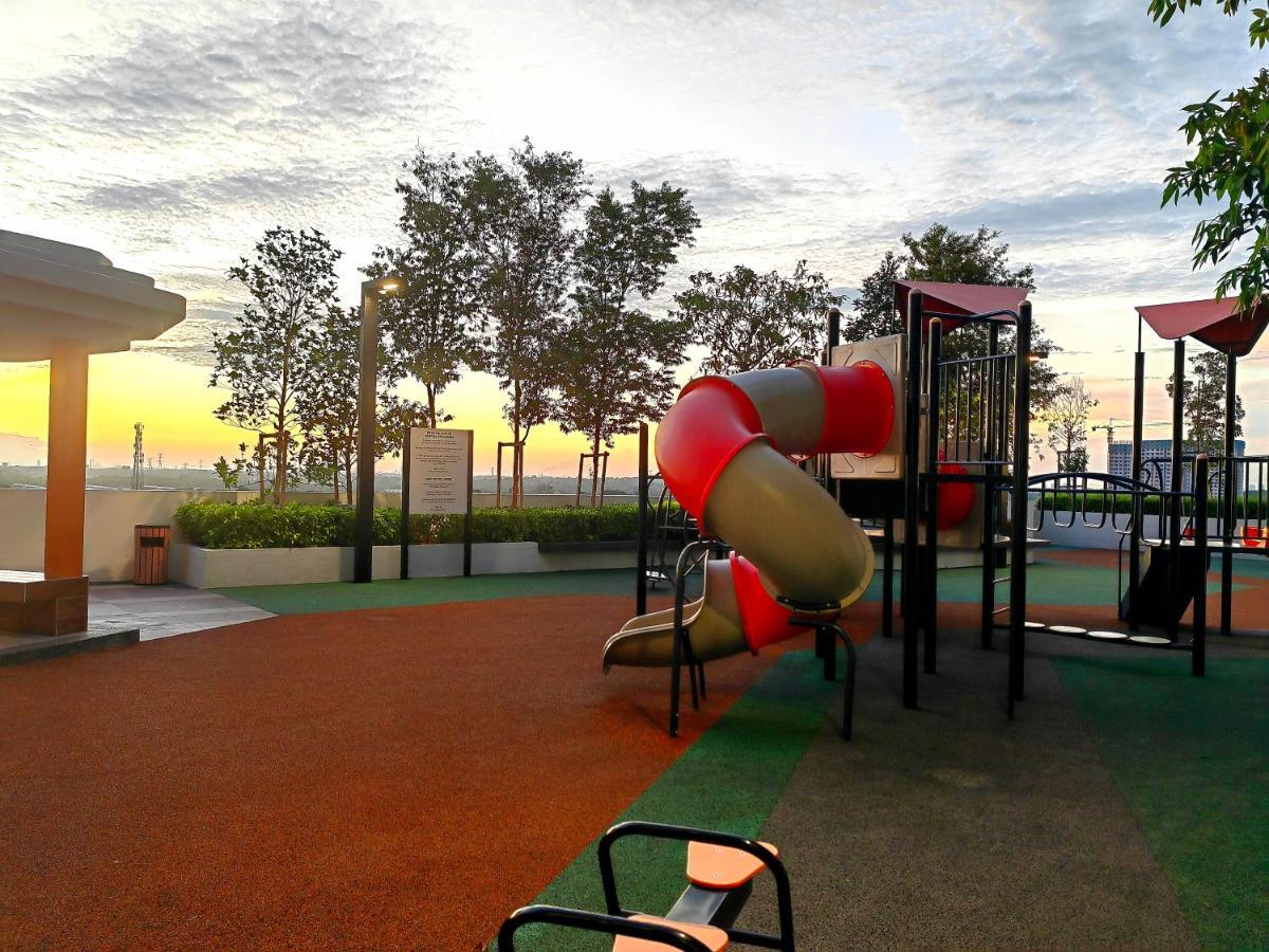 Alanis Residence 7 Pax @ Sepang Klia Kota Warisan Exterior photo