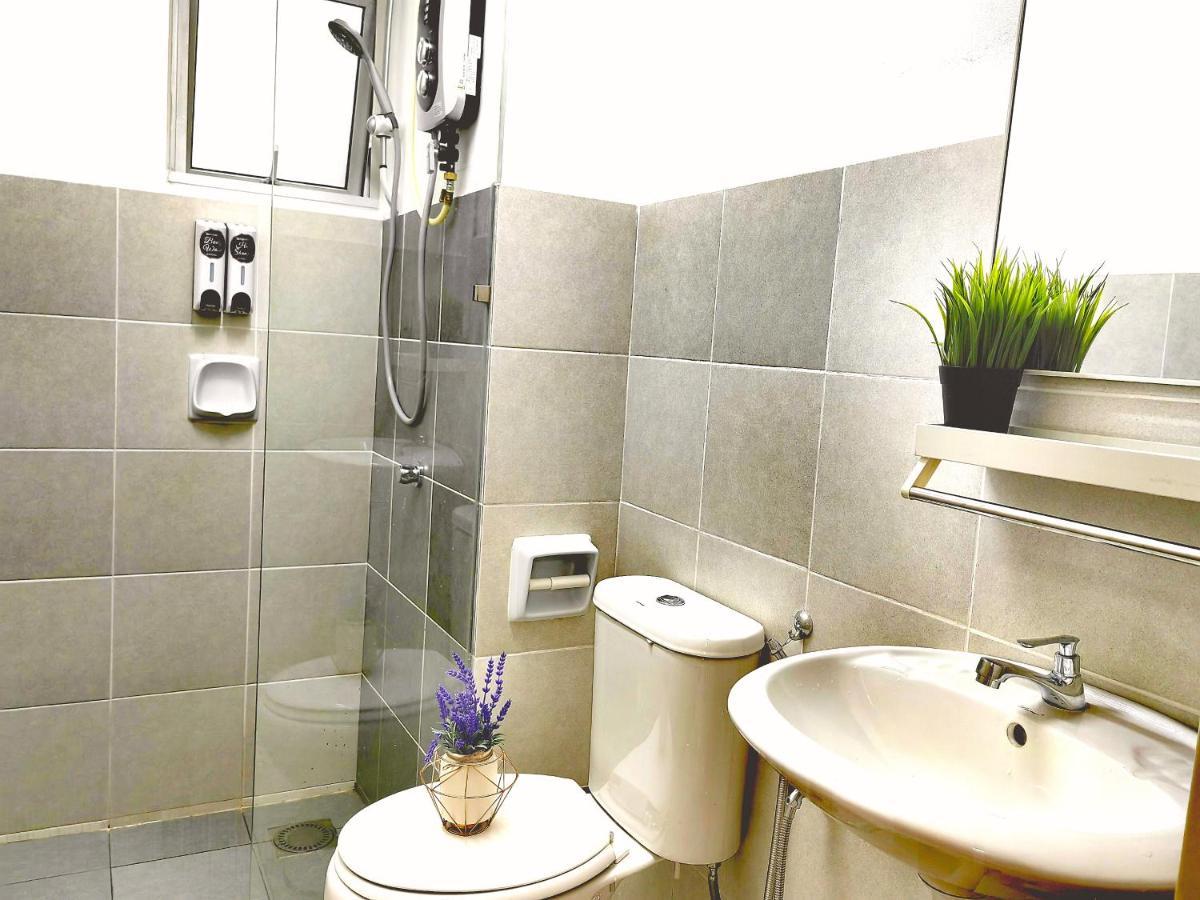 Alanis Residence 7 Pax @ Sepang Klia Kota Warisan Exterior photo