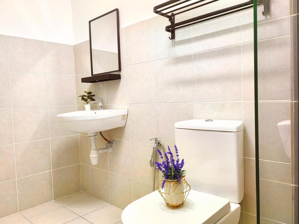 Alanis Residence 7 Pax @ Sepang Klia Kota Warisan Exterior photo